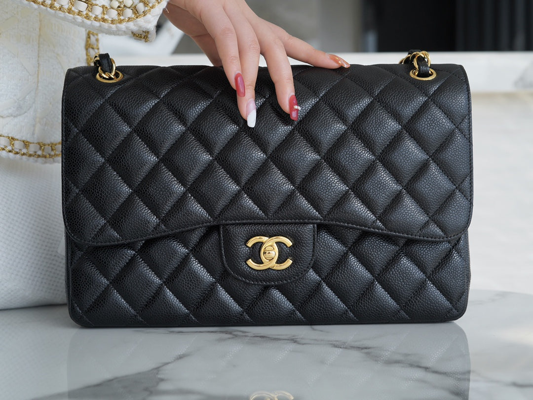 FLAP BAG JUMBO 30CM GOLD HARDWARE BLACK CAVIAR