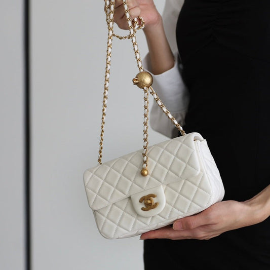 FLAP BAG 20CM WHITE LAMBSKIN GOLD HARDWARE