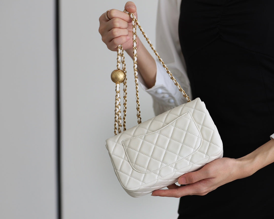 FLAP BAG 20CM WHITE LAMBSKIN GOLD HARDWARE