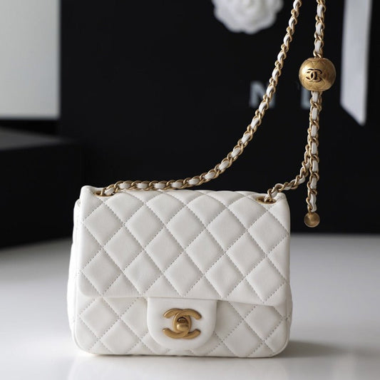 FLAP BAG 17CM WHITE LAMBSKIN GOLD HARDWARE