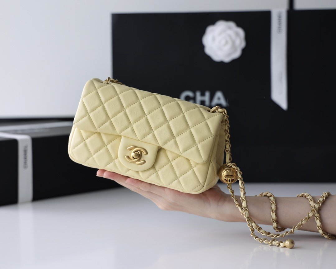 FLAP BAG 20CM YELLOW LAMBSKIN GOLD HARDWARE