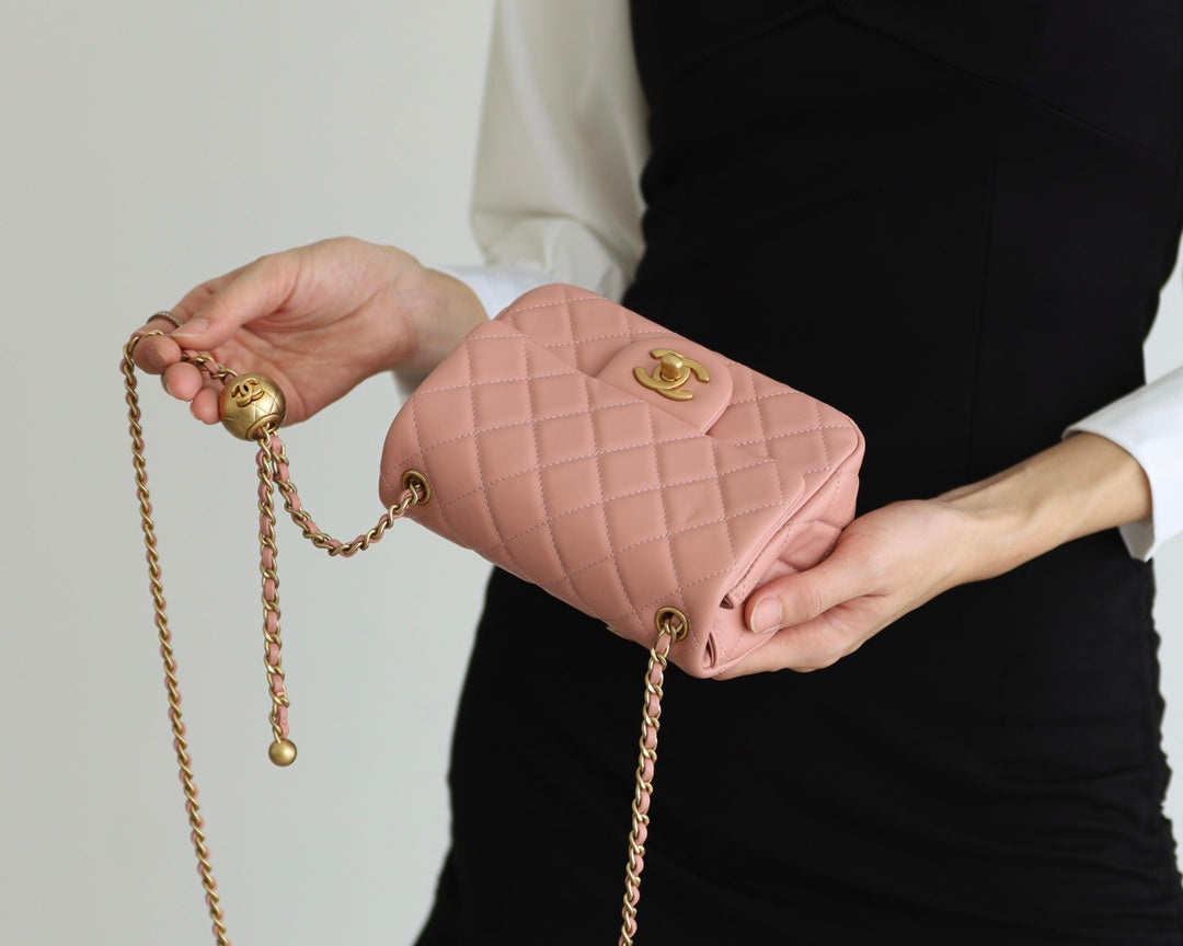 FLAP BAG 17CM BABY PINK LAMBSKIN GOLD HARDWARE