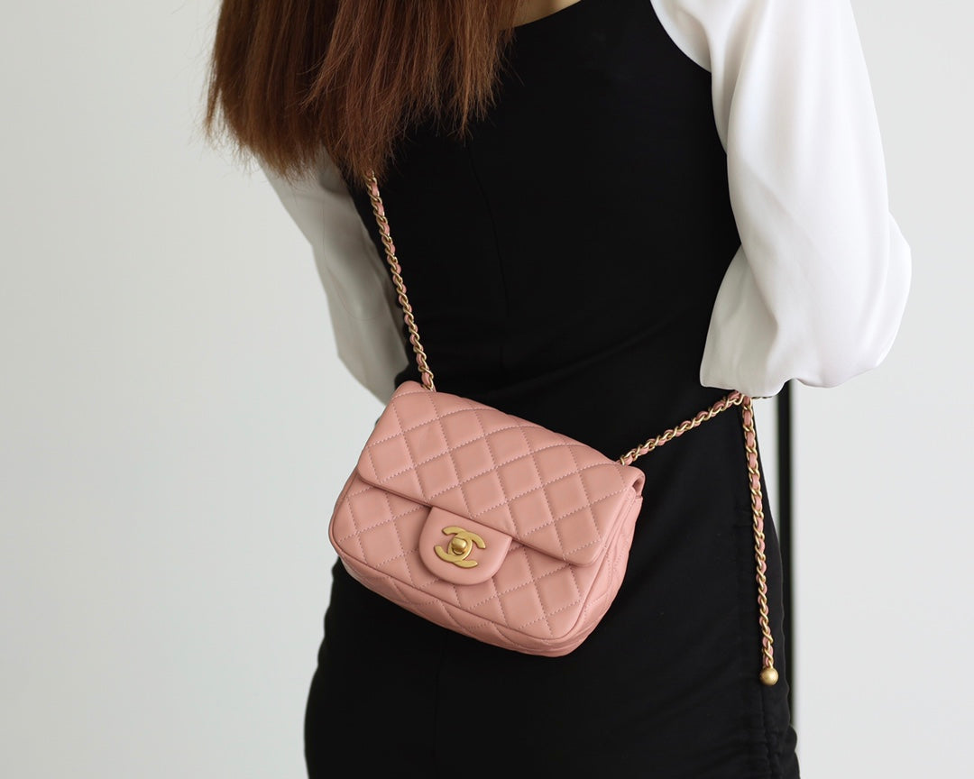 FLAP BAG 17CM BABY PINK LAMBSKIN GOLD HARDWARE