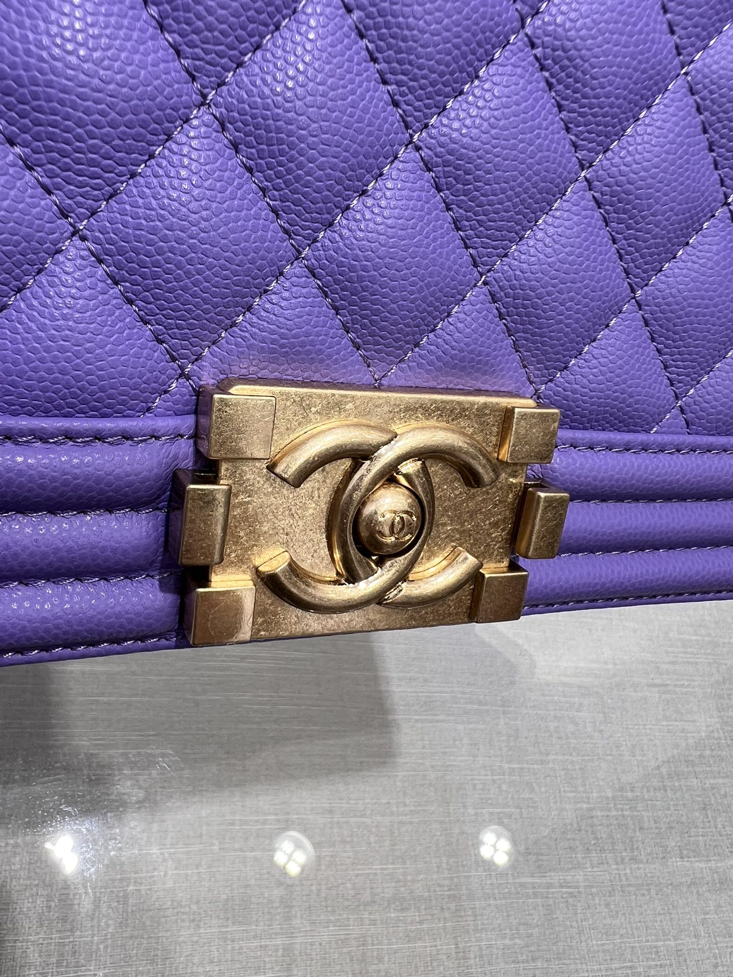 BOY BAG MEDIUM 25 PURPLE CAVIAR GOLD HARDWARE