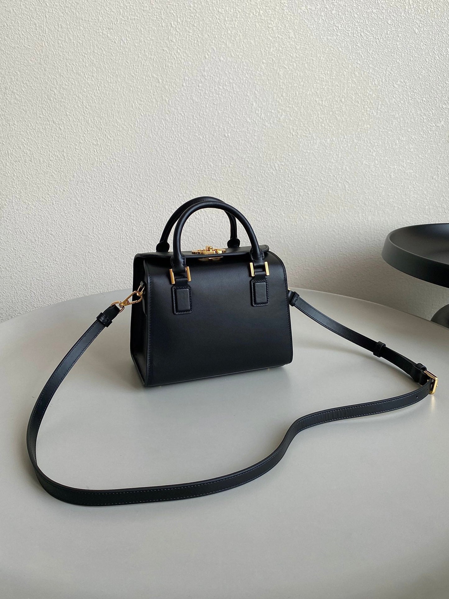 SMALL BOSTON 22 BLACK BOX CALFSKIN