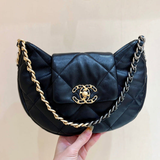 CC 19 HOBO BAG 29CM BLACK GOATSKIN GOLD HARDWARE