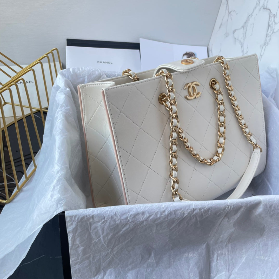 SMALL TOTE 31CM WHITE LAMBSKIN GOLD HARDWARE