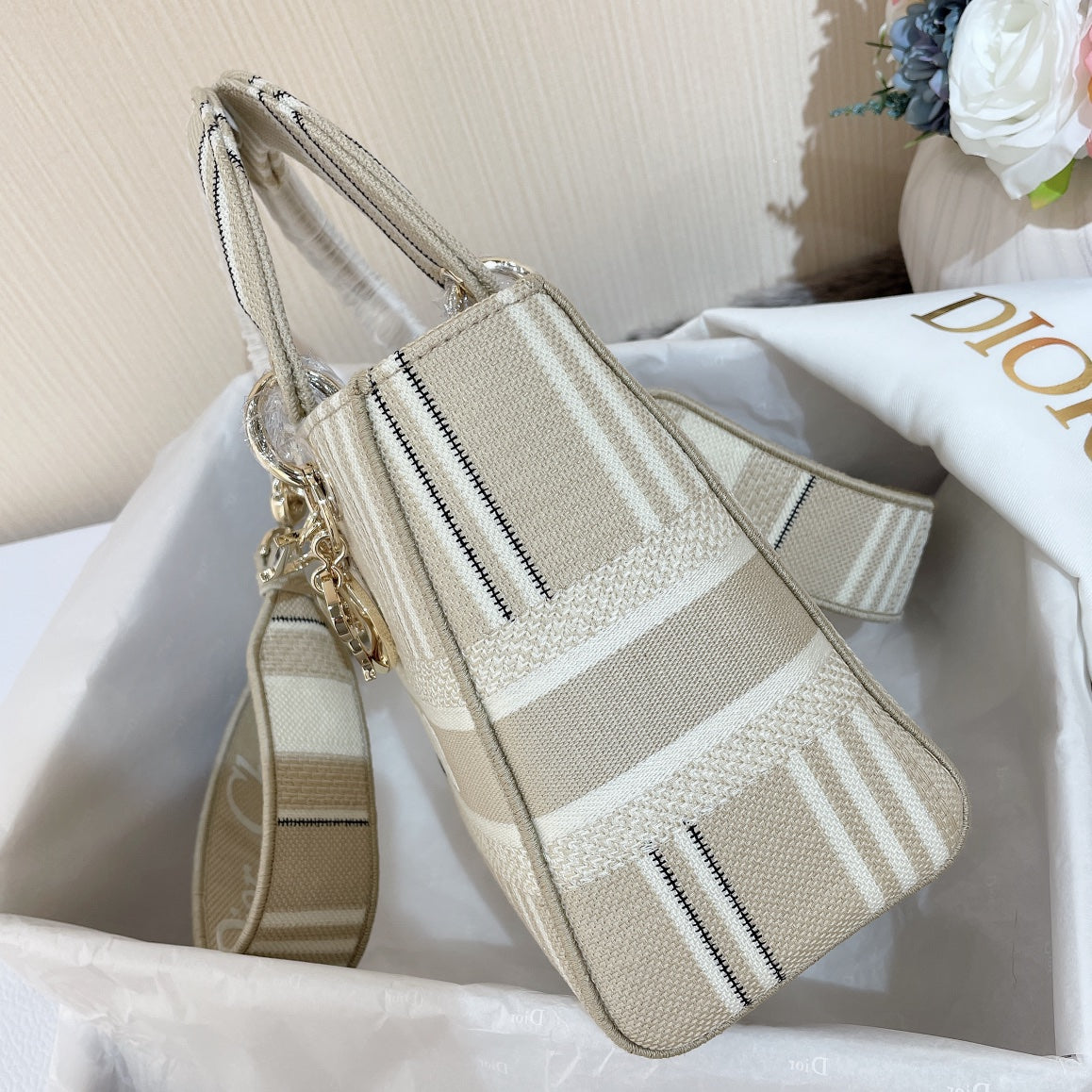 MEDIUM LADY-DLITE BAG BEIGE STRIPES EMBROIDERY