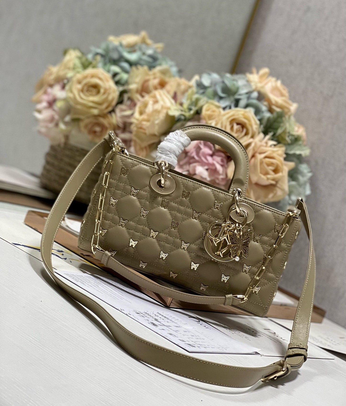 MEDIUM LADY D-JOY 26 BUTTERFLY STUD OLIVE LAMBSKIN