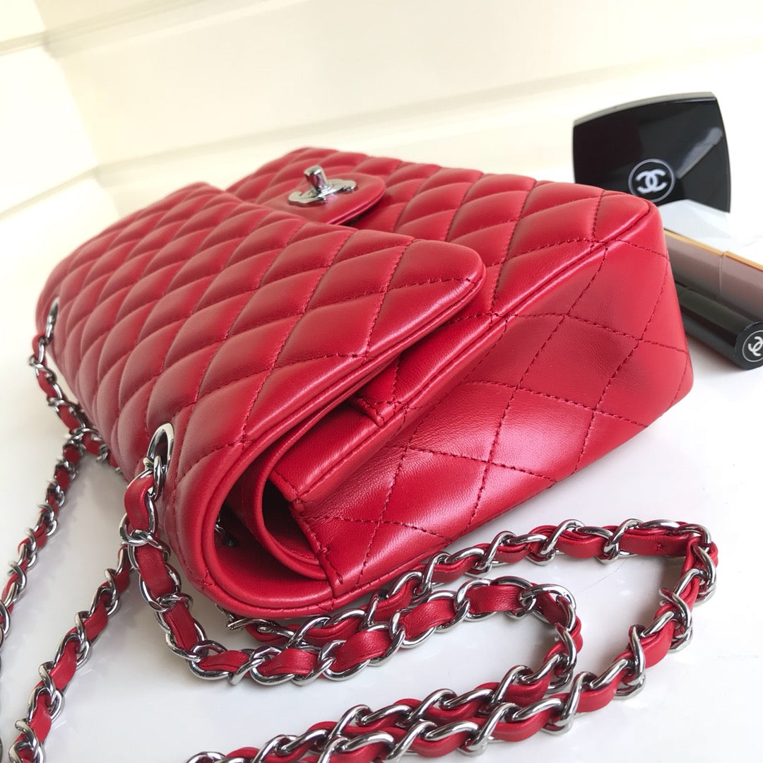 FLAP BAG MEDIUM 25CM RED LAMBSKIN SILVER HARDWARE