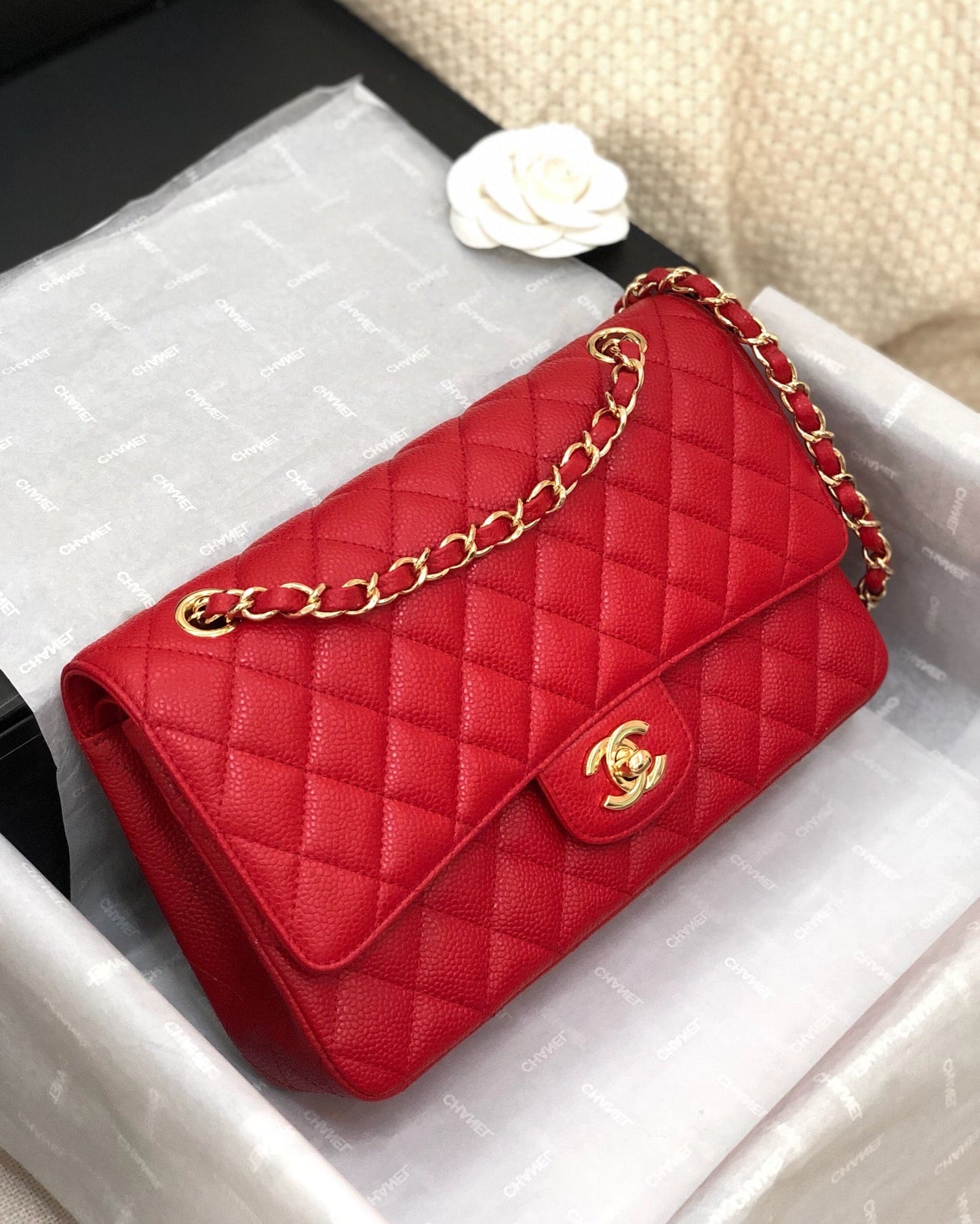 FLAP BAG MEDIUM 25CM RED CAVIAR GOLD HARDWARE