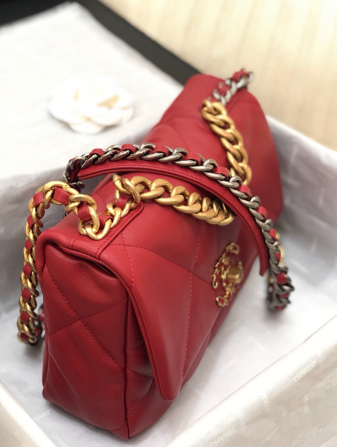 19 FLAP BAG 26 RED LAMBSKIN GOLD HARDWARE