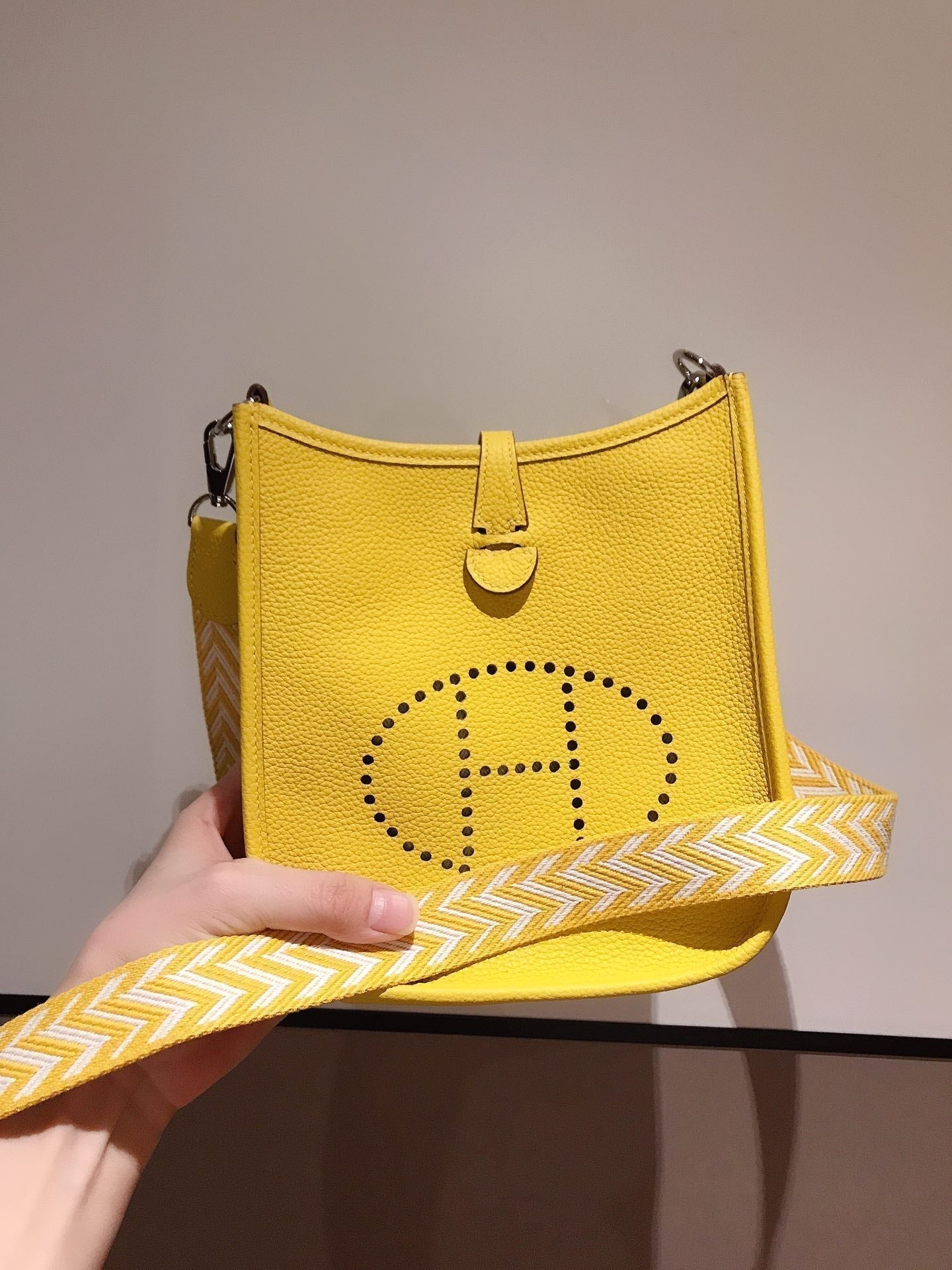 HM EVELYNE MINI 18 LEMON CALFSKIN