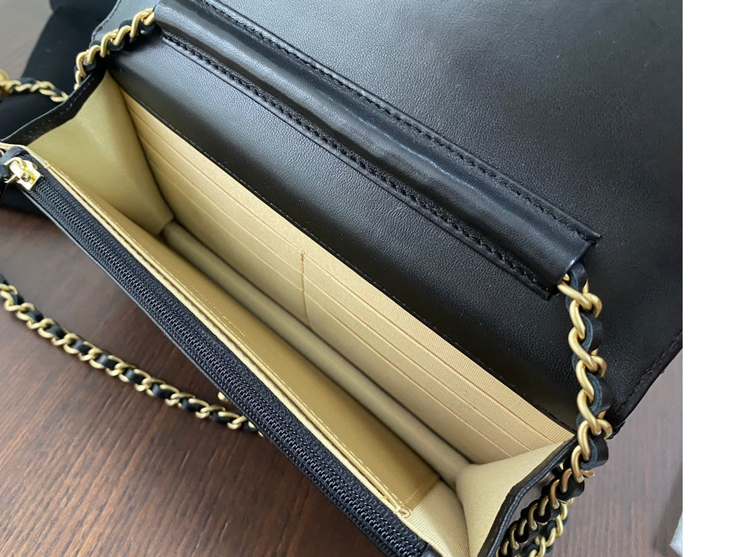 CLASSIC WOC 19CM BLACK LAMBSKIN GOLD HARDWARE