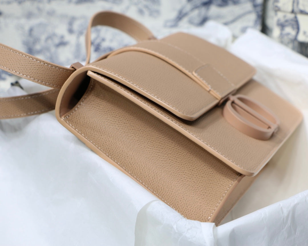 MONTAIGNE 24 IN BISQUE BEIGE CALFSKIN