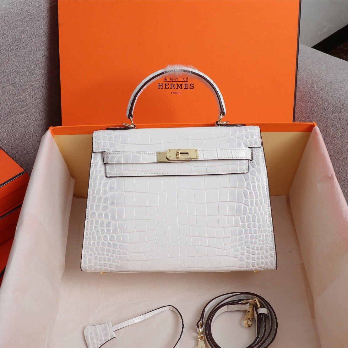 HM KELLY BAG 25 ALLIGATOR MOTIF WHITE CALFSKIN