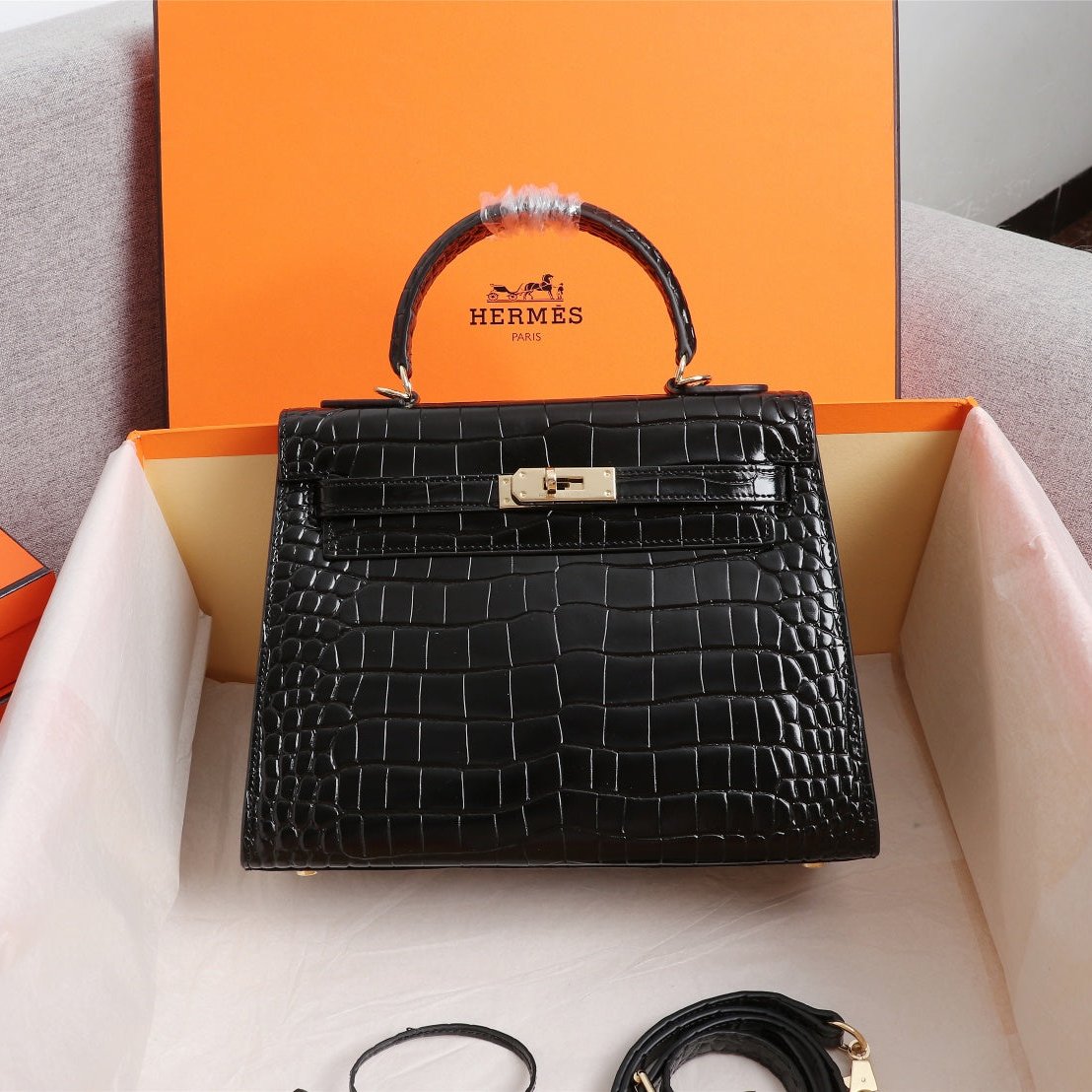 HM KELLY BAG 28 ALLIGATOR MOTIF BLACK CALFSKIN