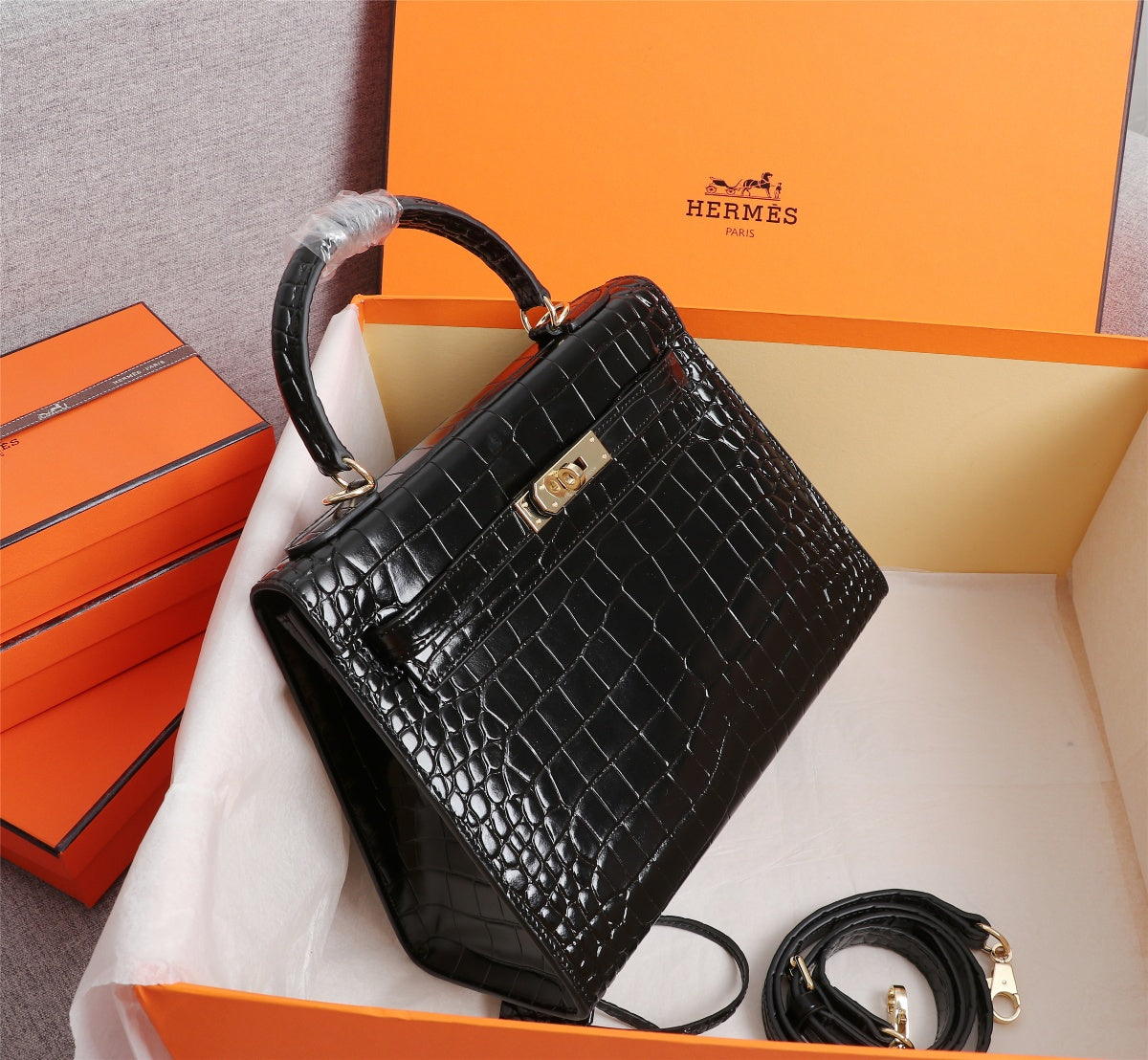 HM KELLY BAG 28 ALLIGATOR MOTIF BLACK CALFSKIN