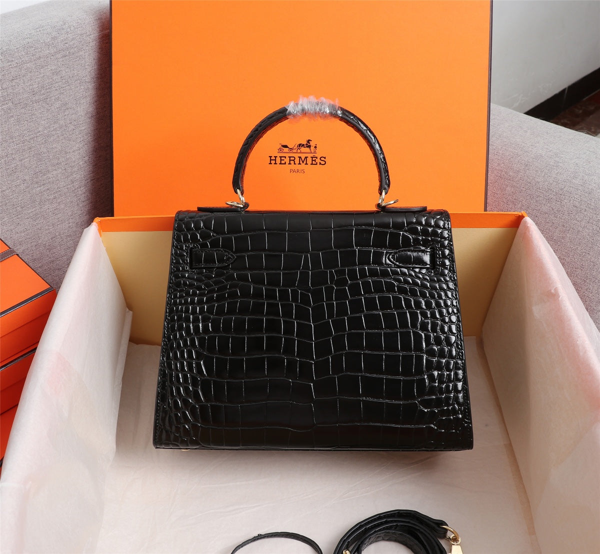 HM KELLY BAG 28 ALLIGATOR MOTIF BLACK CALFSKIN