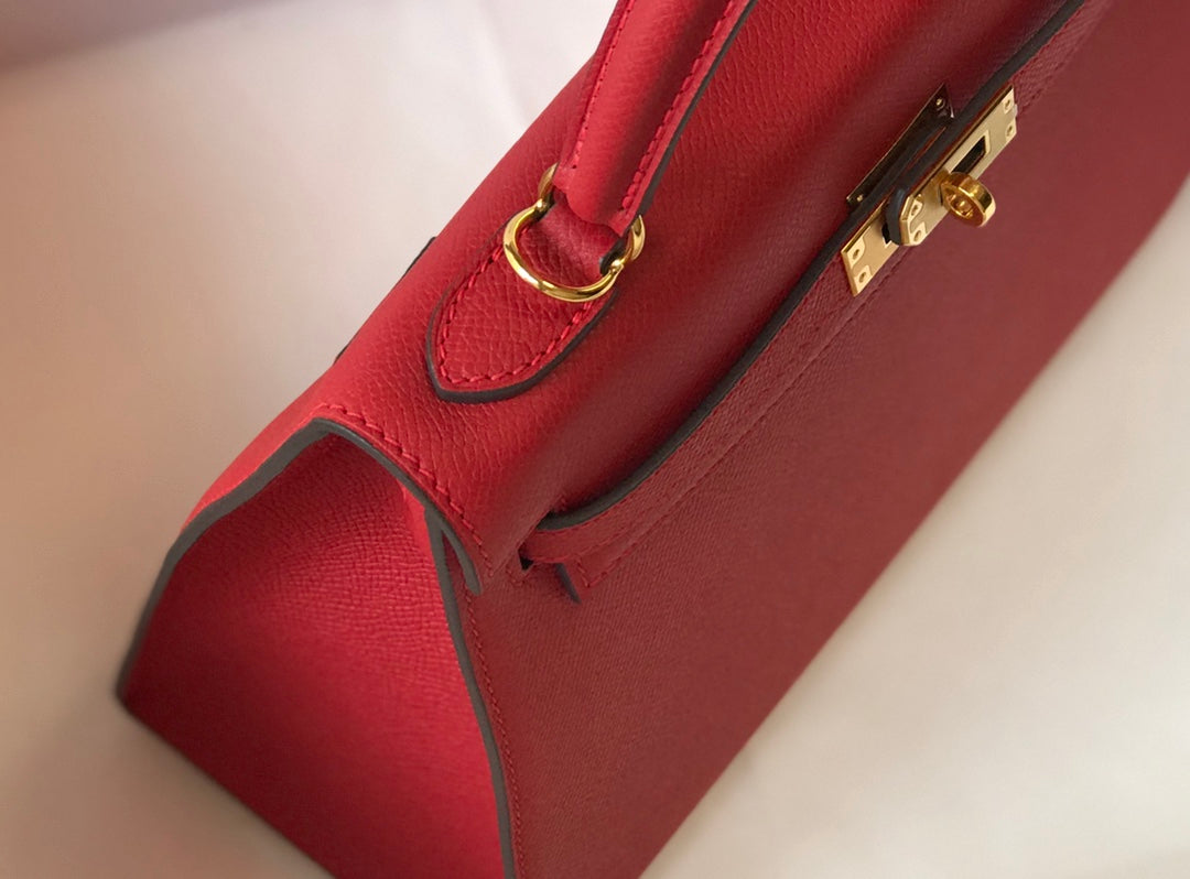 HM KELLY 32CM BAG IN BERRY CALFSKIN GOLD HARDWARE