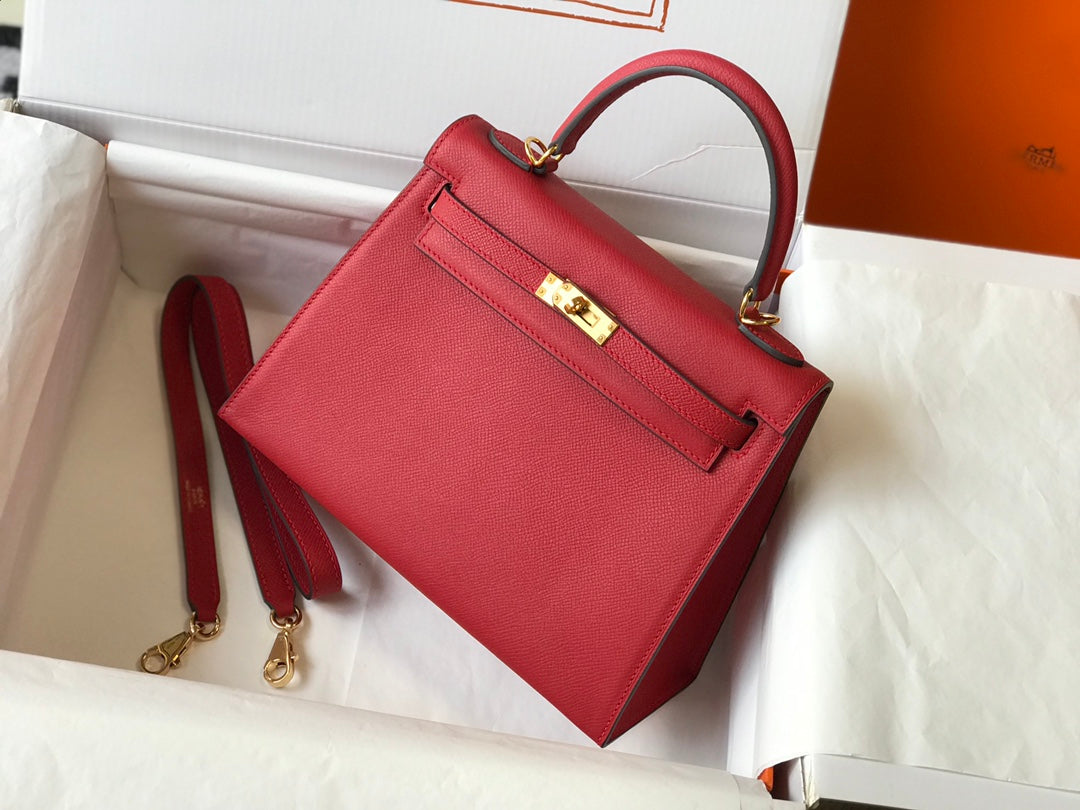 HM KELLY 32CM BAG IN BERRY CALFSKIN GOLD HARDWARE