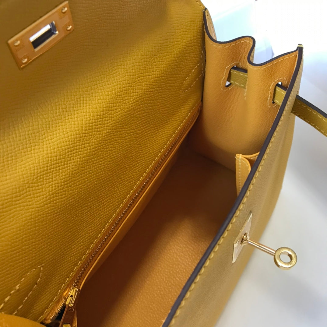 HM KELLY 32CM BAG IN YELLOW CALFSKIN GOLD HARDWARE