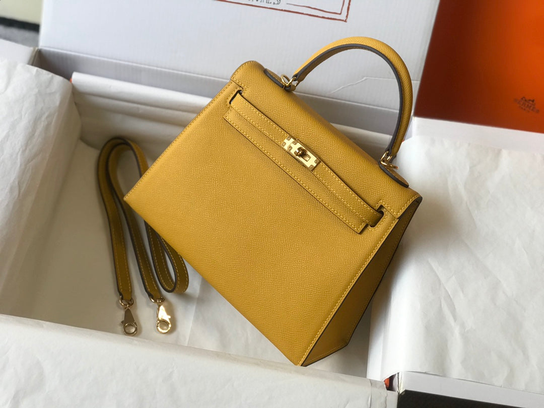 HM KELLY 32CM BAG IN YELLOW CALFSKIN GOLD HARDWARE