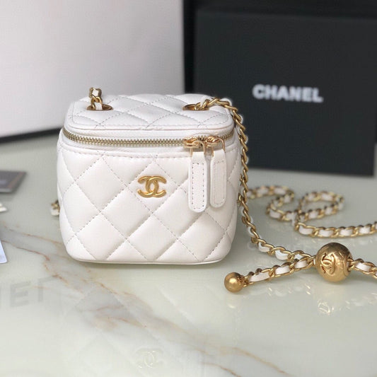 CC MINI 11 VANITY CHAIN IN WHITE CALFSKIN GOLD HARDWARE