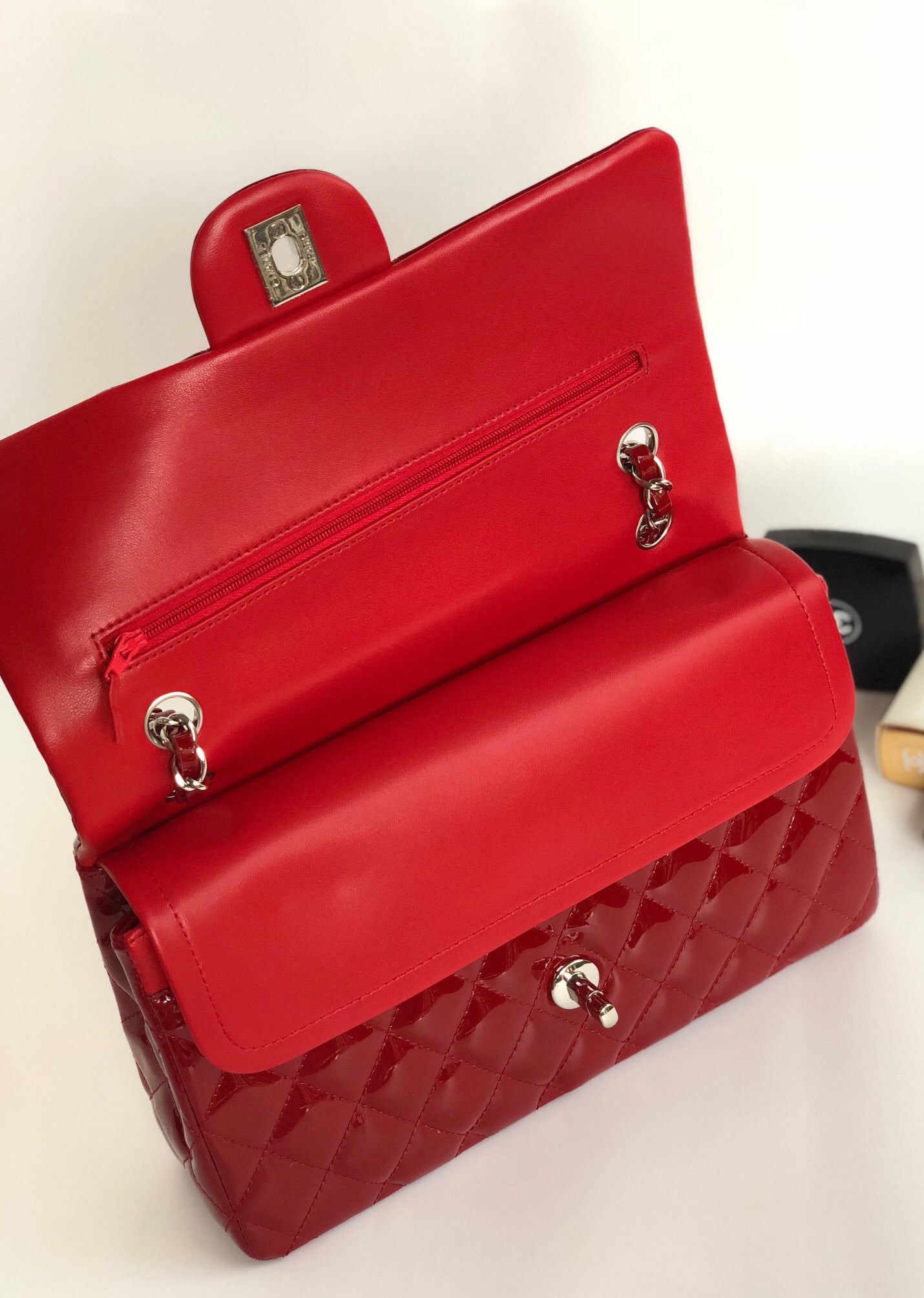 FLAP BAG MEDIUM 25CM RED PATENT CALFSKIN SILVER HARDWARE