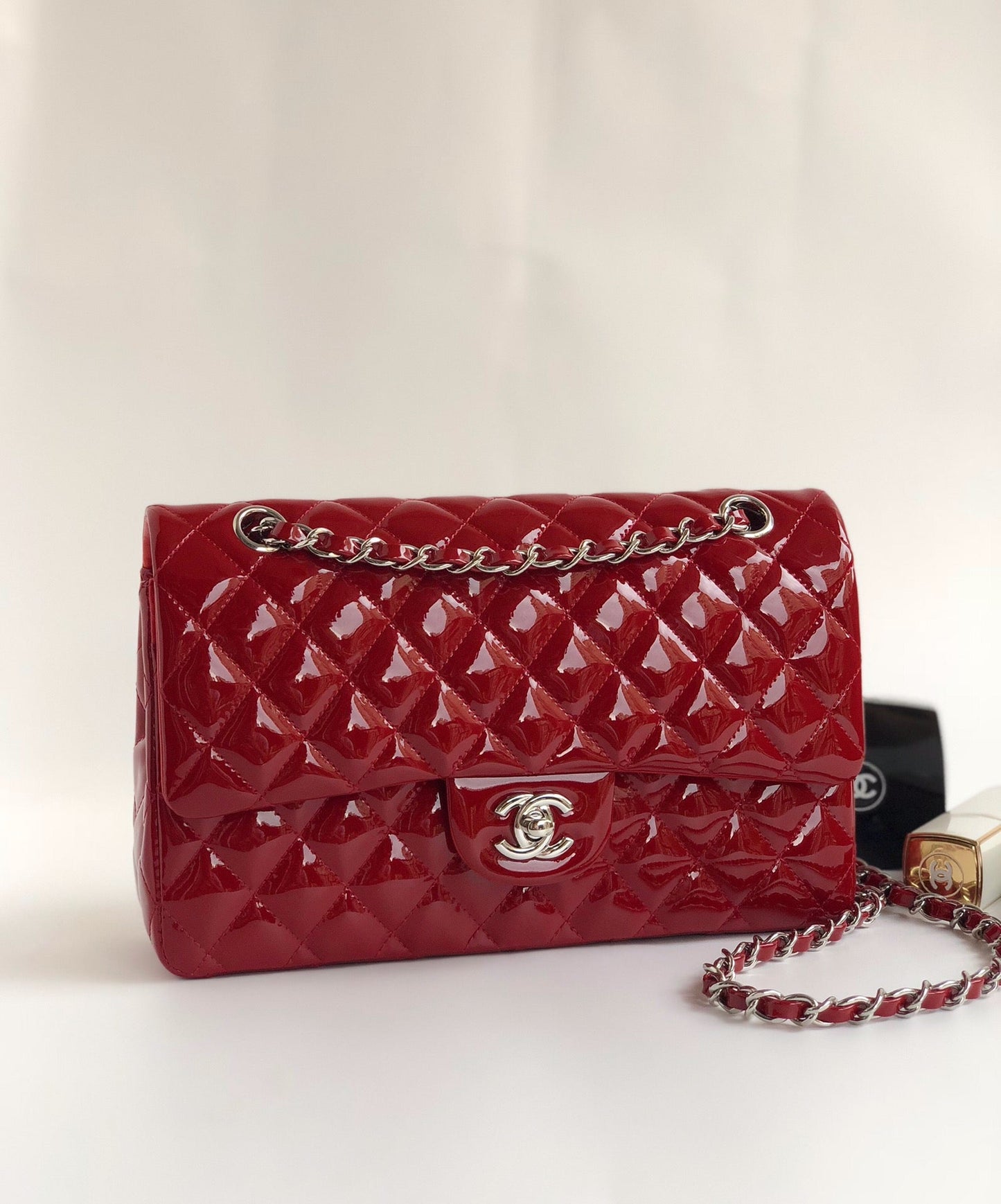 FLAP BAG MEDIUM 25CM RED PATENT CALFSKIN SILVER HARDWARE