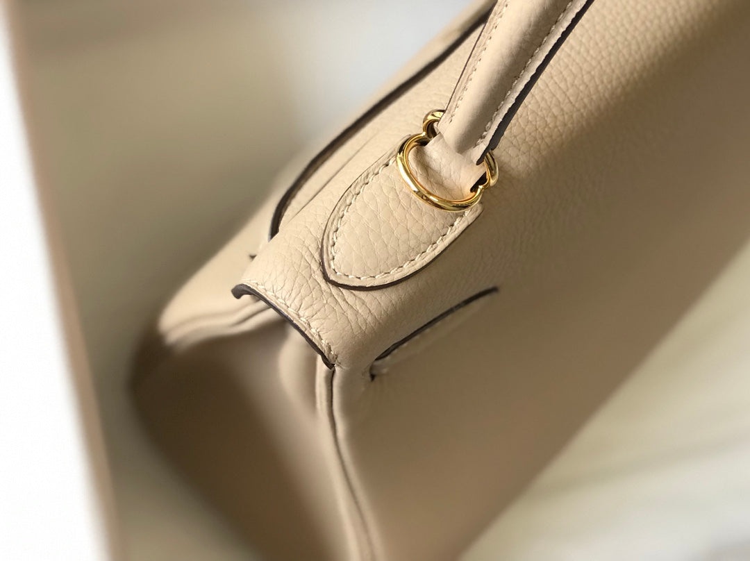 HM KELLY 32CM BAG IN BEIGE CALFSKIN GOLD HARDWARE