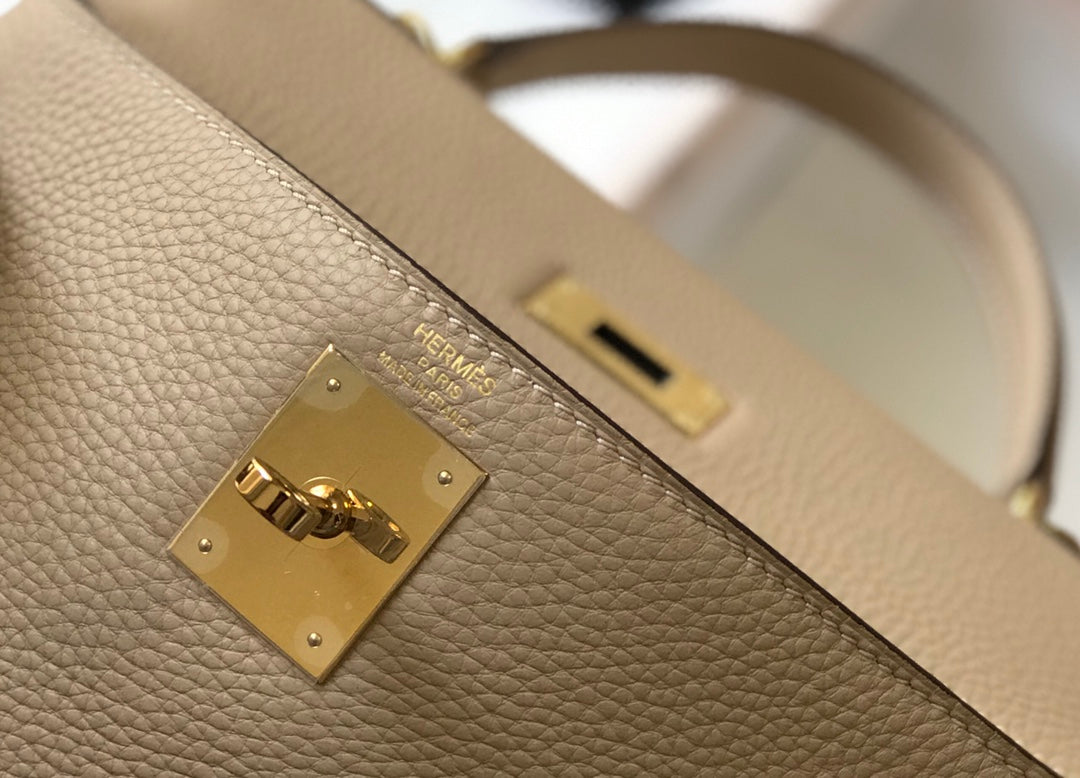 HM KELLY 32CM BAG IN BEIGE CALFSKIN GOLD HARDWARE