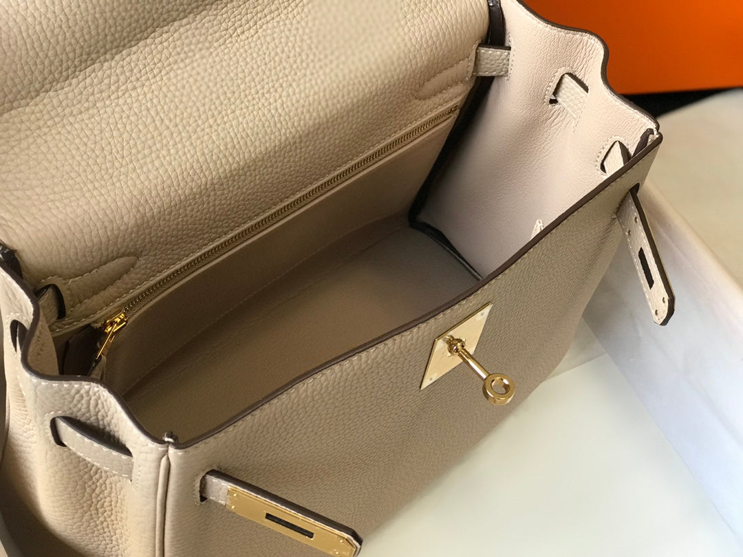 HM KELLY 32CM BAG IN BEIGE CALFSKIN GOLD HARDWARE