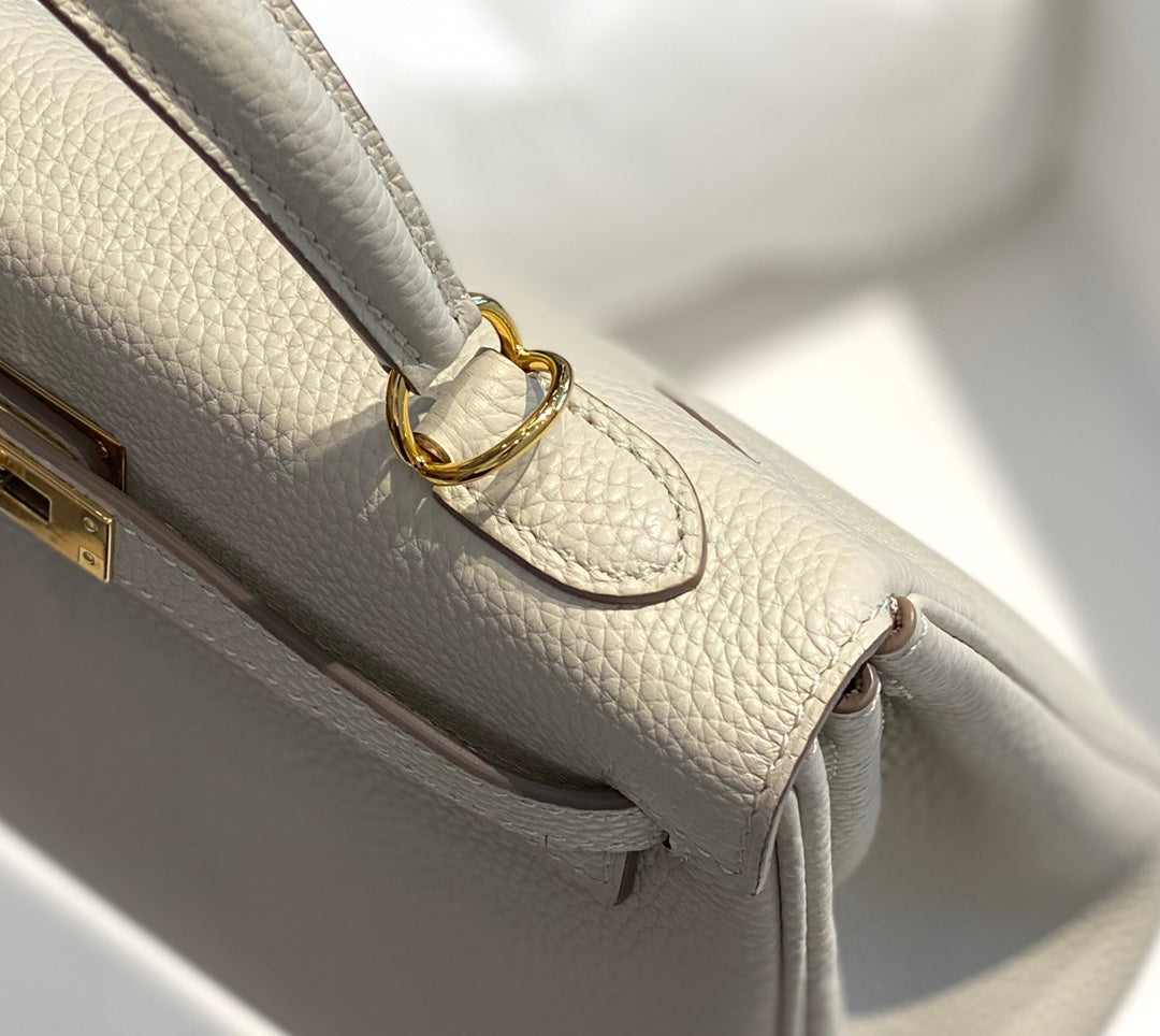 HM KELLY 32CM BAG IN CREAM CALFSKIN GOLD HARDWARE