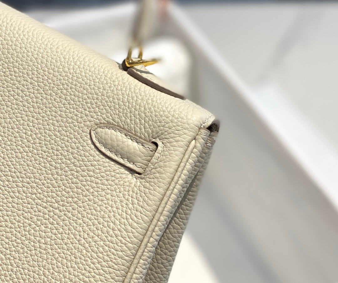 HM KELLY 32CM BAG IN CREAM CALFSKIN GOLD HARDWARE