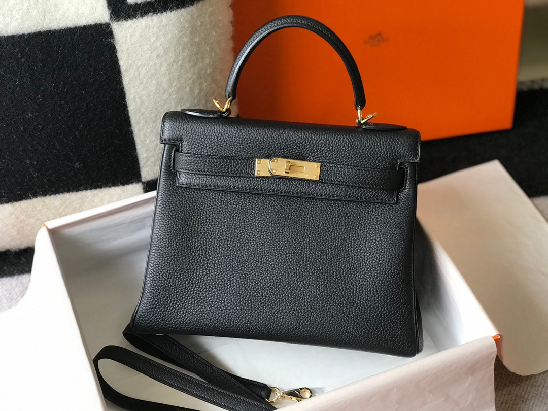 HM KELLY 32CM BAG IN BLACK CALFSKIN GOLD HARDWARE