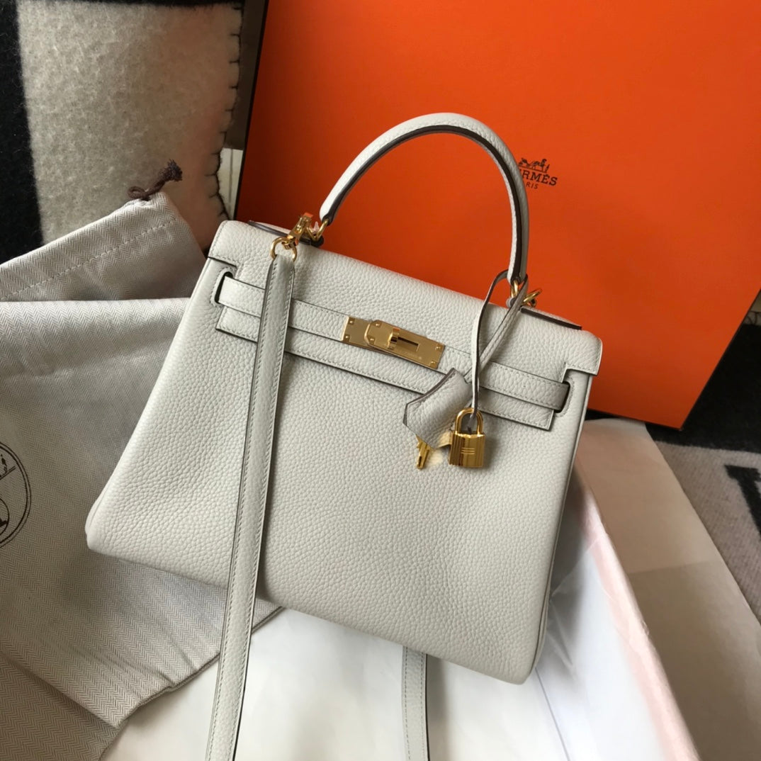 HM KELLY 32CM BAG IN WHITE CALFSKIN GOLD HARDWARE