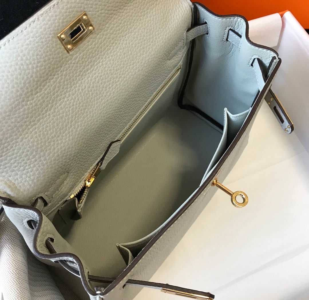 HM KELLY 32CM BAG IN WHITE CALFSKIN GOLD HARDWARE