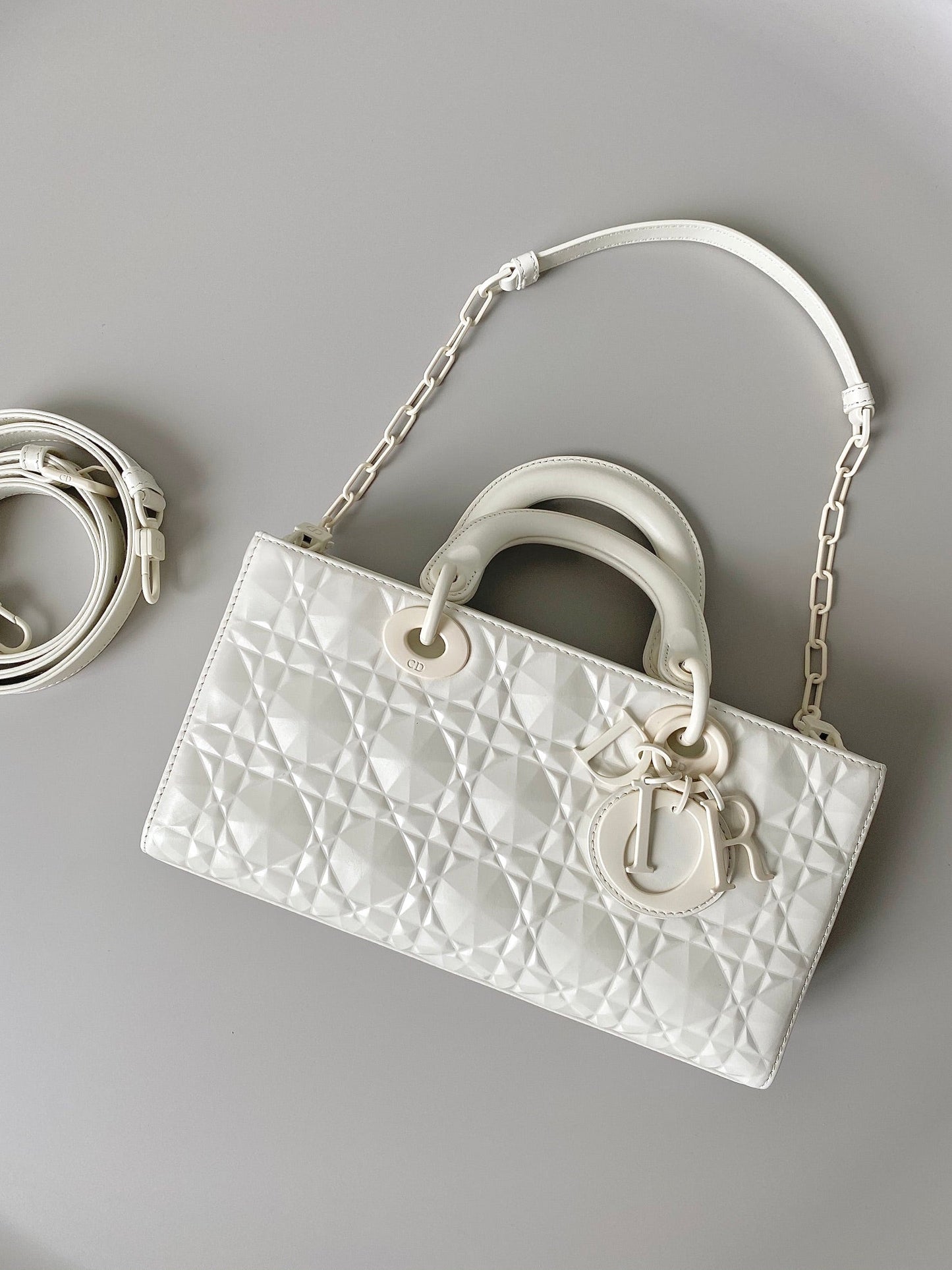 MEDIUM D-JOY BAG 26 IN WHITE CALFSKIN