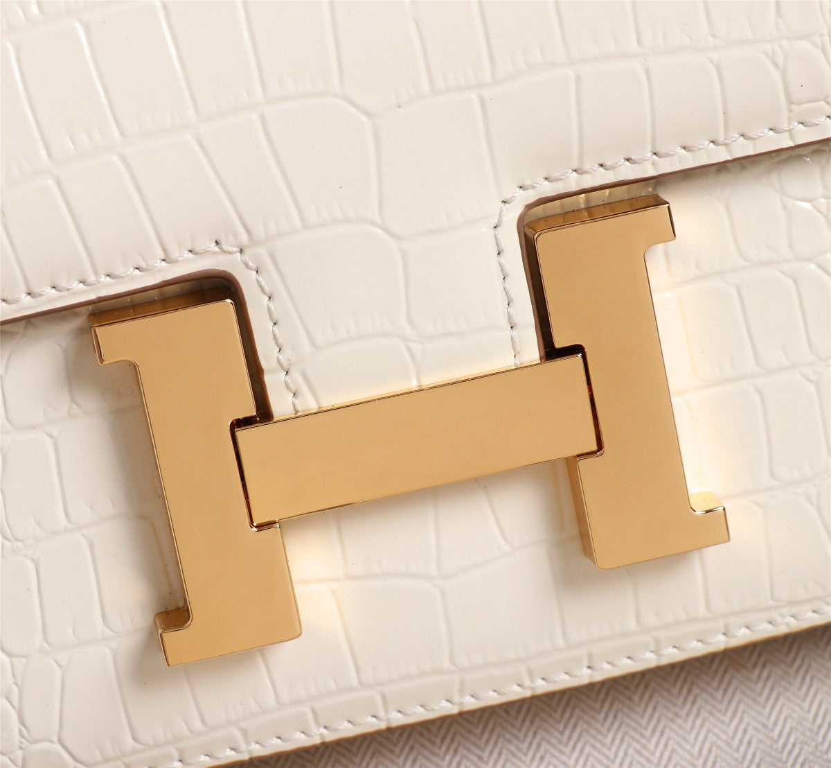 HM CONSTANCE 23 WHITE ALLIGATOR GOLD HARDWARE