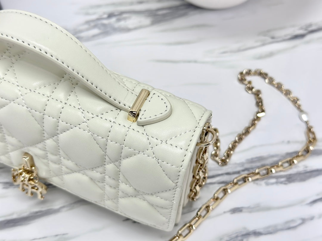 LADY 21 CHAIN BAG IN WHITE LAMBSKIN