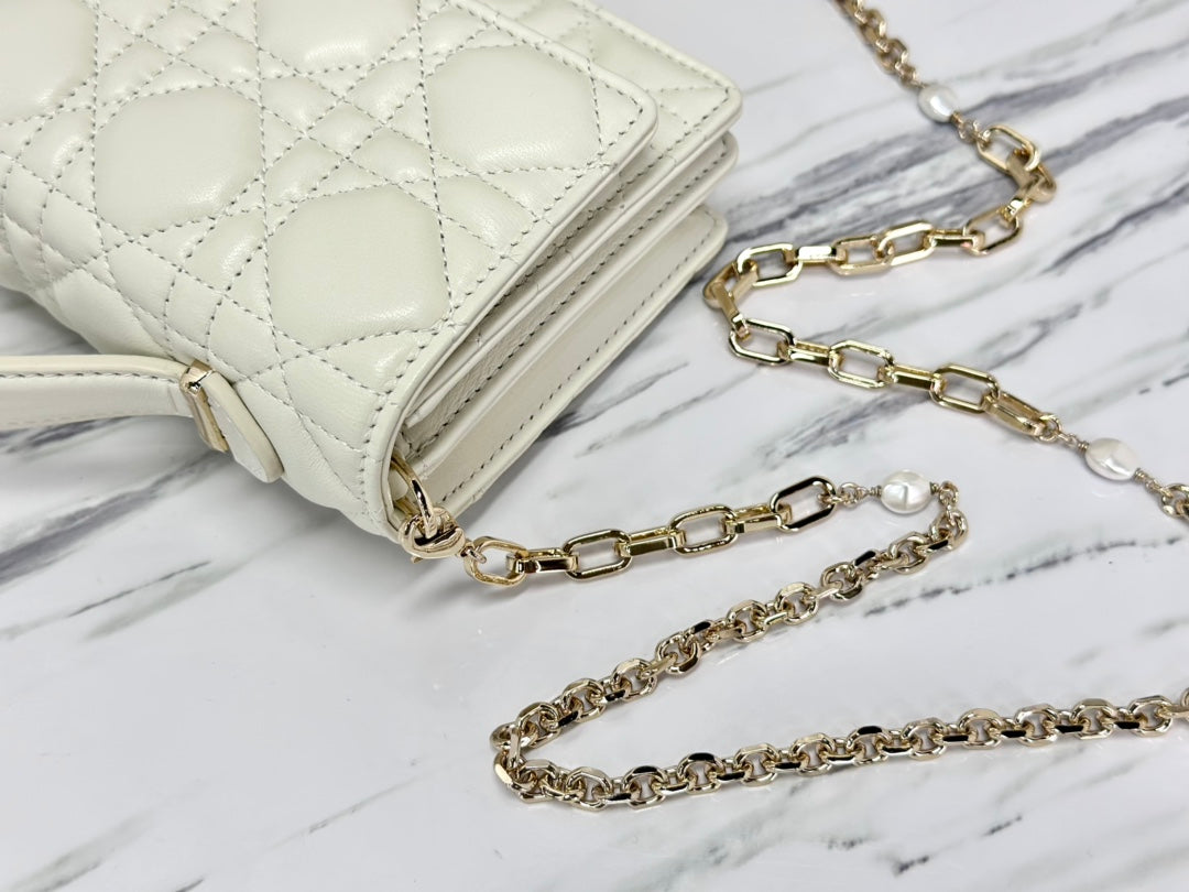 LADY 21 CHAIN BAG IN WHITE LAMBSKIN