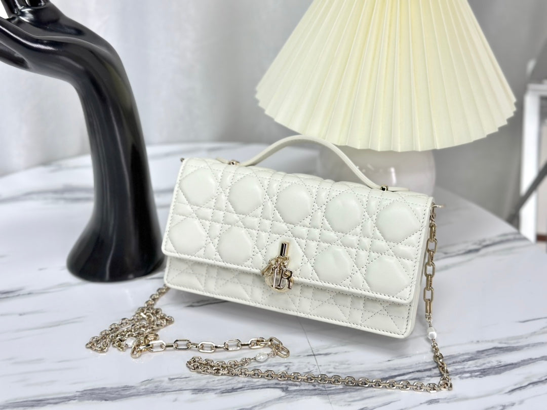 LADY 21 CHAIN BAG IN WHITE LAMBSKIN