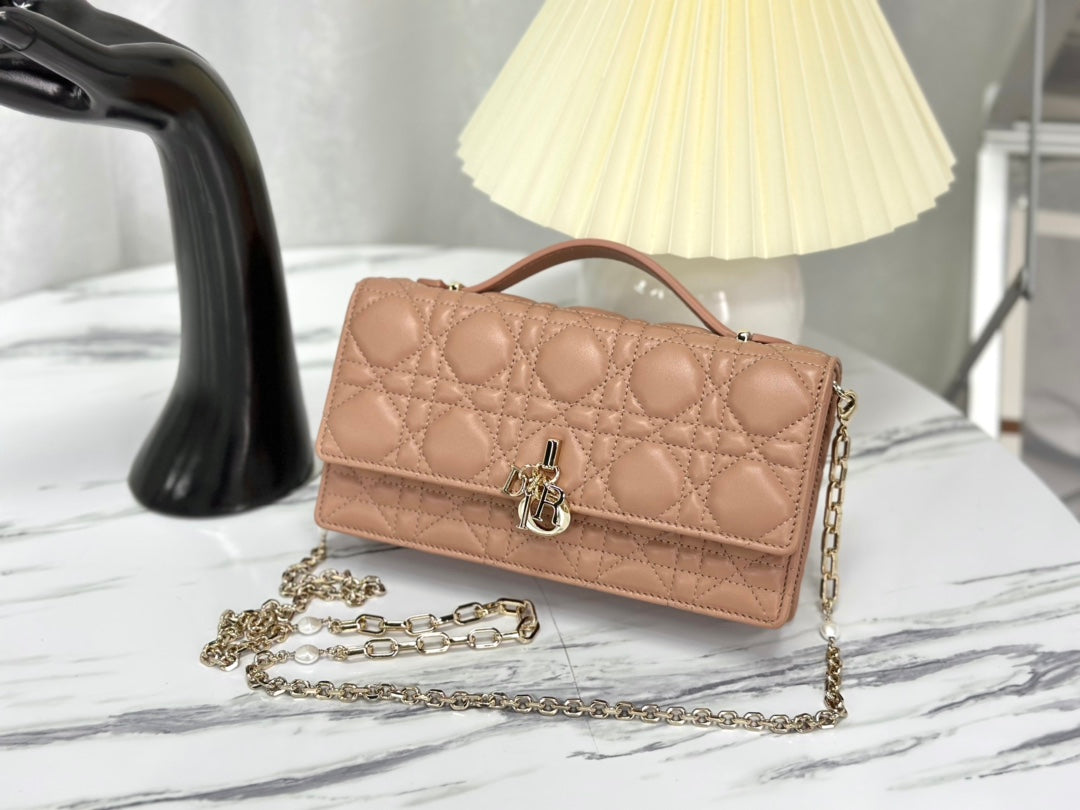 LADY CHAIN BAG 21 IN ALMOND BEIGE LAMBSKIN