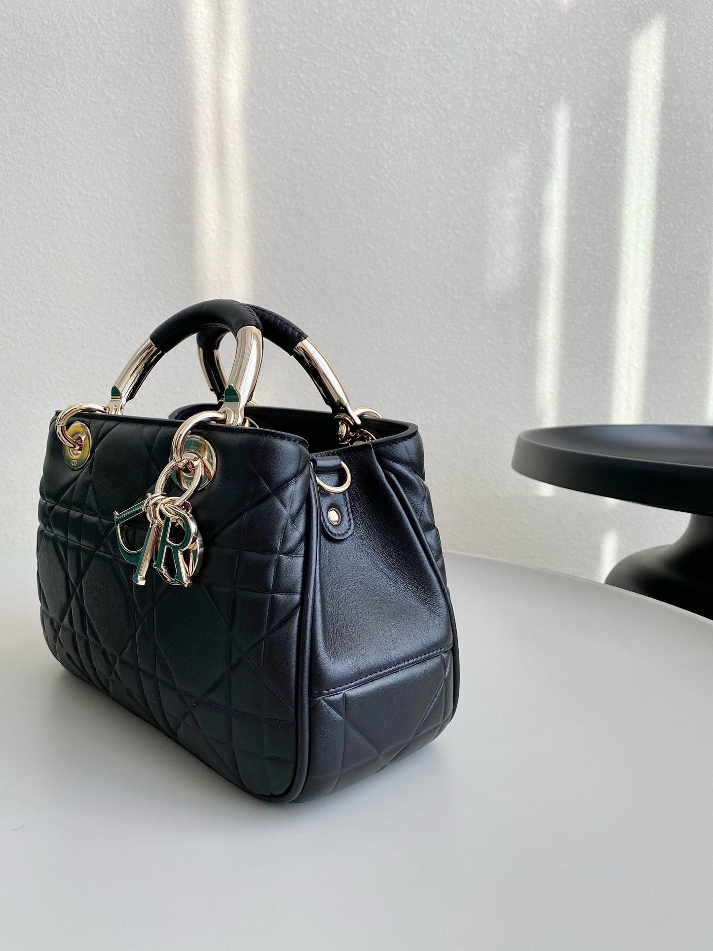 LADY 25 HANDBAG IN BLACK CALFSKIN