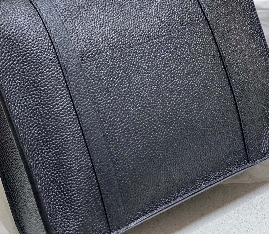 HM STEVEN 30 BLACK GRAINED CALFSKIN