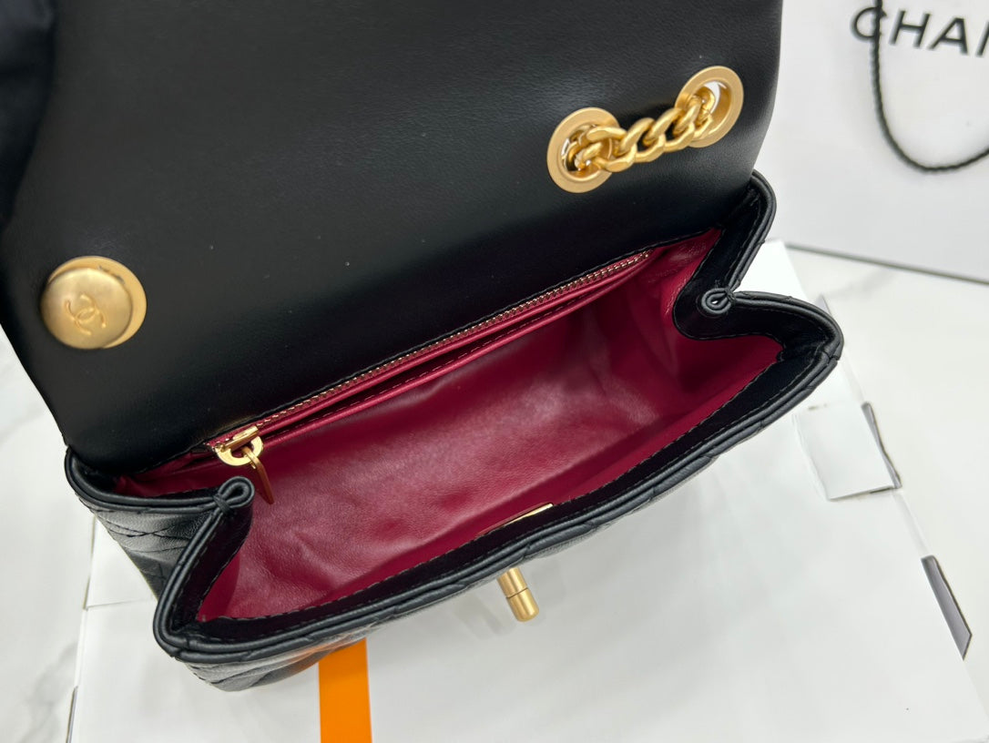 CC SMALL 17 FLAP BAG IN BLACK CALFSKIN GOLD HARDWARE