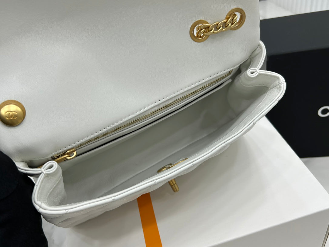 CC SMALL 23 FLAP BAG IN WHITE CALFSKIN GOLD HARDWARE