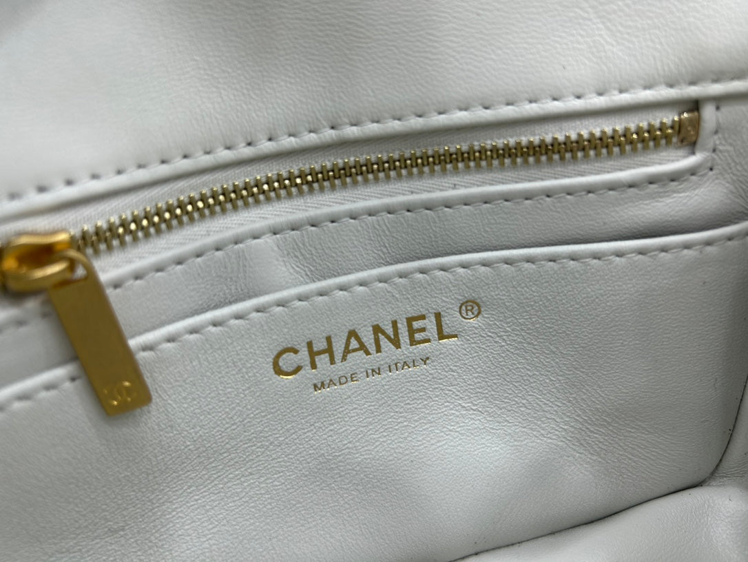 CC SMALL 17 FLAP BAG IN WHITE CALFSKIN GOLD HARDWARE