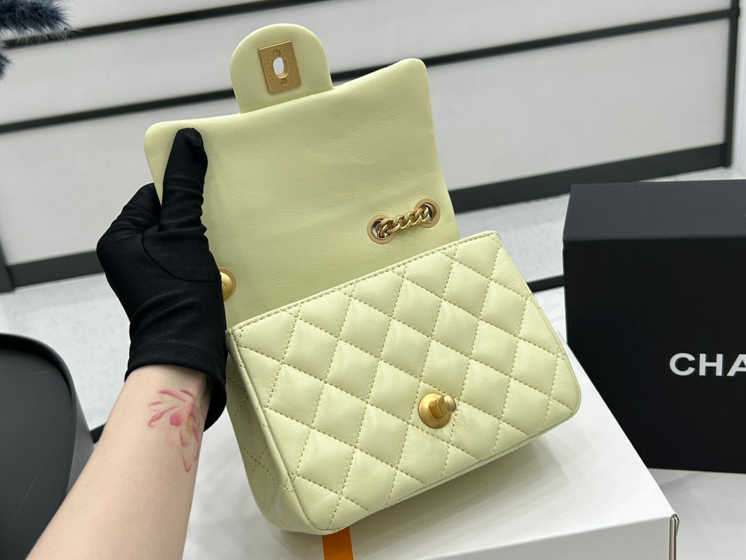 CC SMALL 17 FLAP BAG IN YELLOW NEON CALFSKIN GOLD HARDWARE